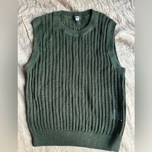 SOLD!! UNIQLO Olive Open-Knit Crewneck Sweater Vest Small